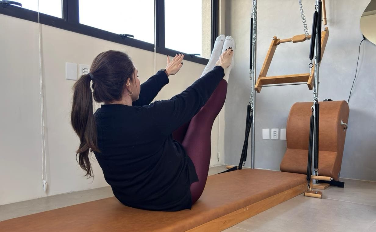 Aula de Pilates no solo (mat) no Studio Hera