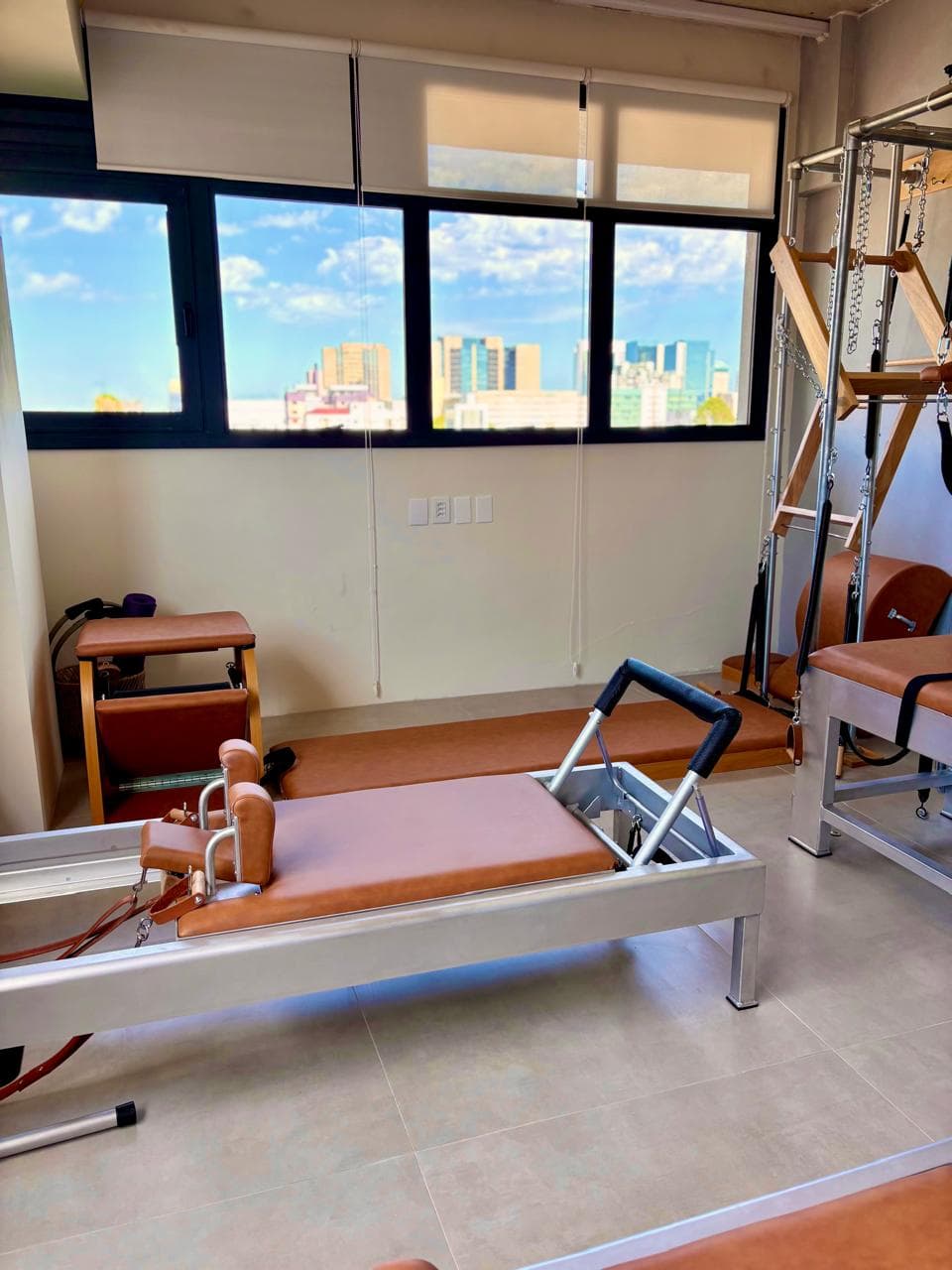 Detalhe do estúdio Hera Pilates Clássico. Detalhe do interior do estúdio Hera Pilates Clássico com aparelhos originais do método, Menino Deus.